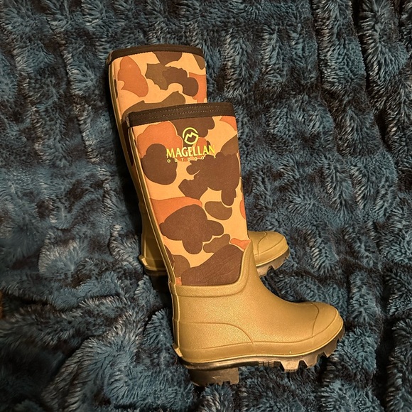 Magellan Outdoors Kids Camo Boots - Green and Brown - Picture 4 of 4